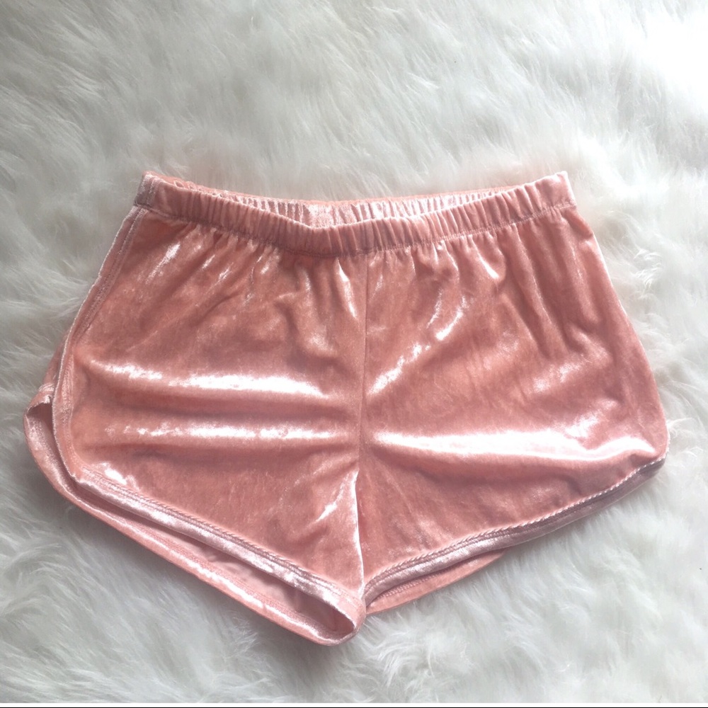 ✨ Velvet shorts - Picture 1 of 3